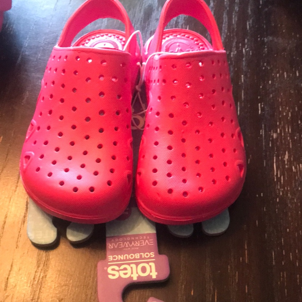 New With Tags  Kids 7-8Toddler  Everywear® Splash and Play Clog